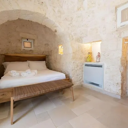 Trulli Le Pupe Bed and Breakfast 3*